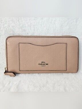 Coach Pebbled Leather Accordian Wallet